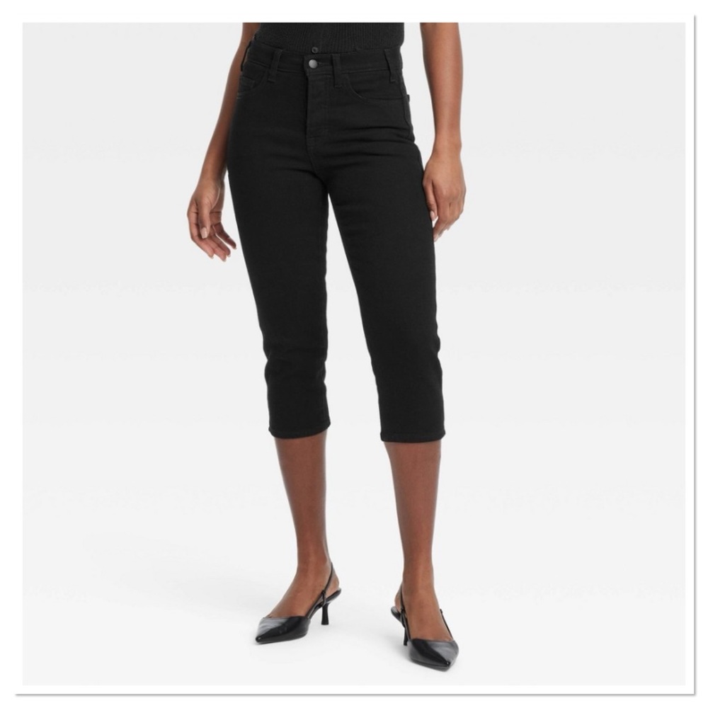 Universal Thread Women’s 80’s Black Slim Leg Fit Capri Jeans